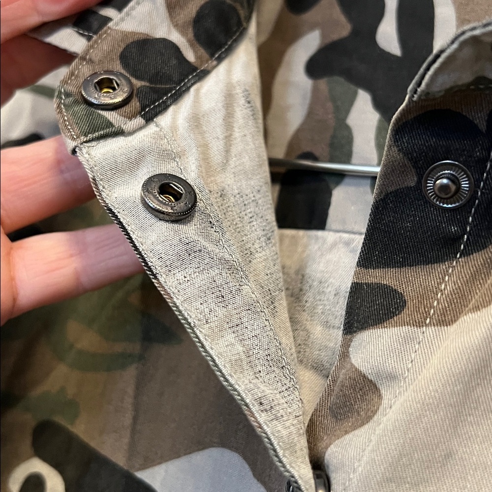 Velvet Heart Camouflage Patterned Shirt Snap Buttons Sz L - Picture 3 of 6